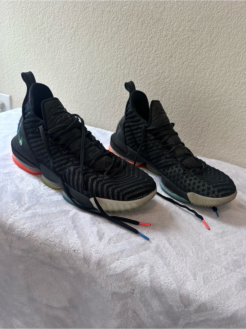 Nike LeBron 16